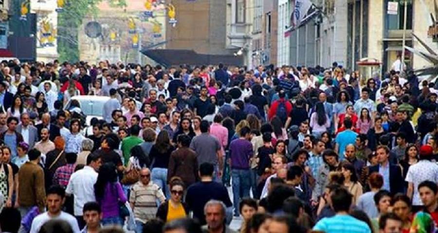 Cadde ortasında havlayarak yürüdü! 2